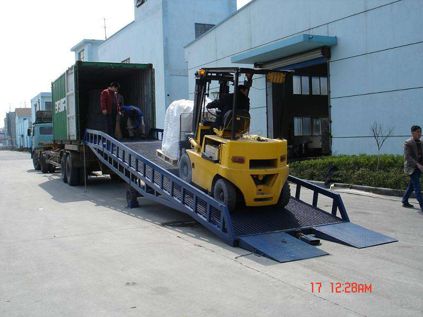 移動(dòng)式登車橋廠家